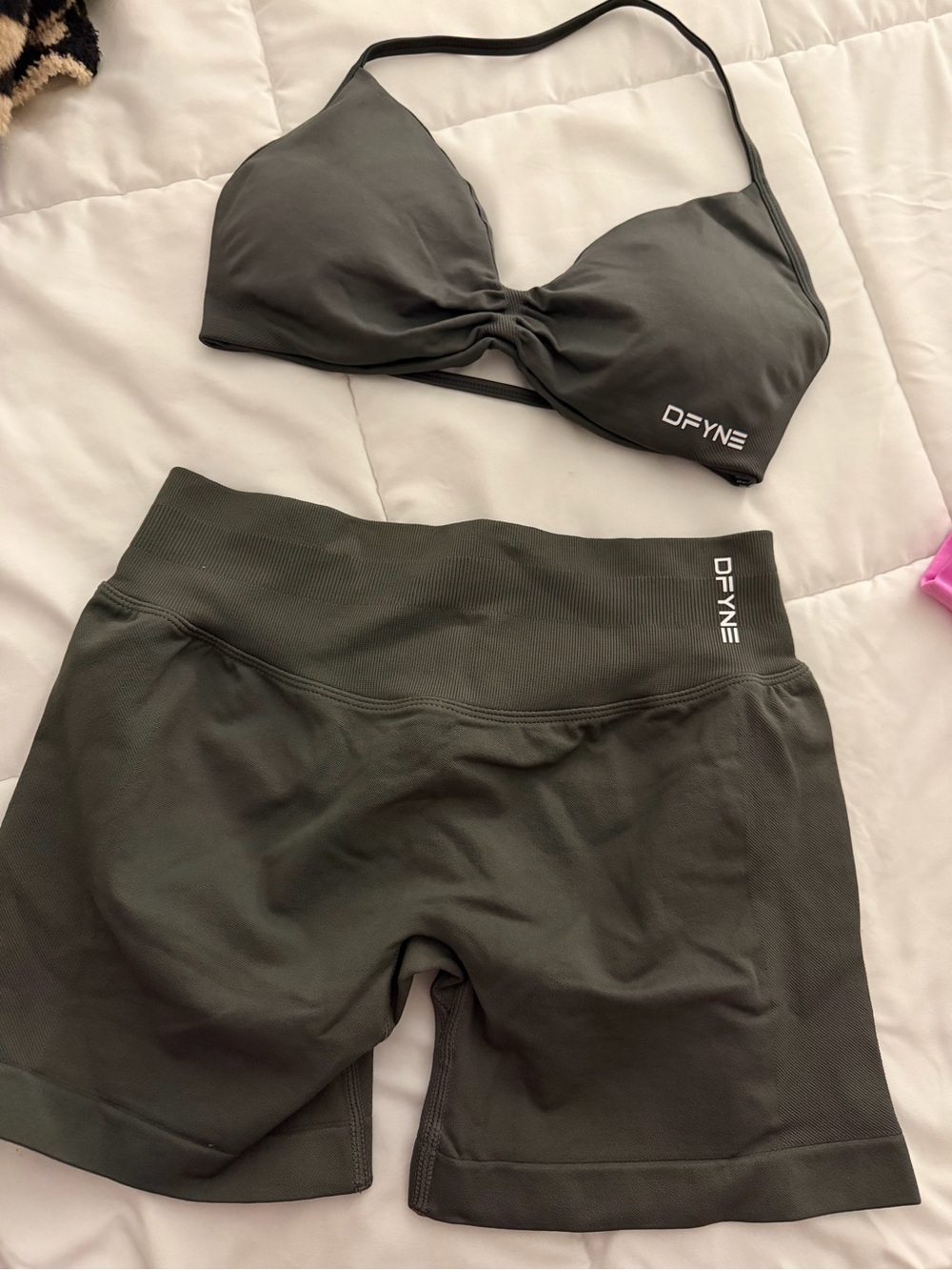 Dfyne sport bra and shorts set L